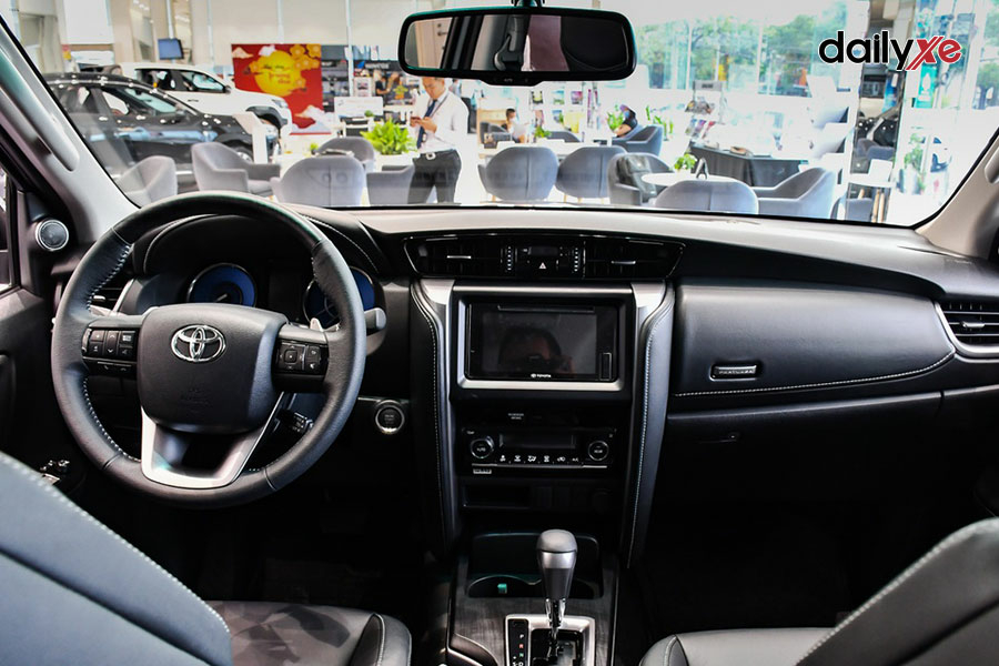 Toyota Fortuner 2.4MT 4x2