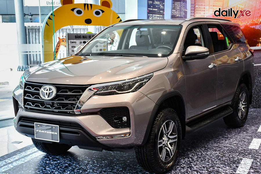 Toyota Fortuner 2.4MT 4x2