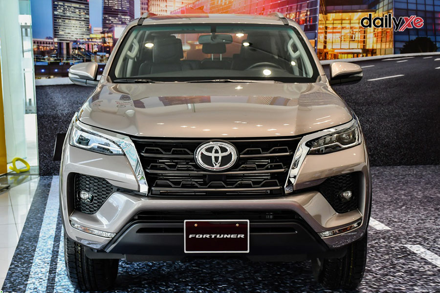 Toyota Fortuner 2.4MT 4x2