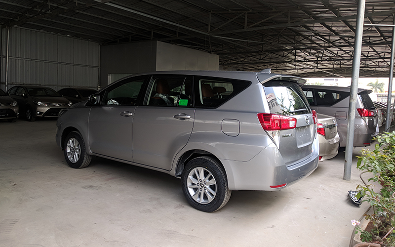 Toyota Innova 2.0V