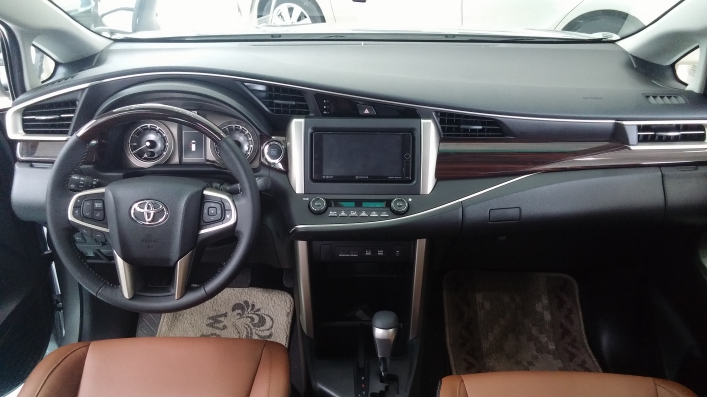 Toyota Innova 2.0V