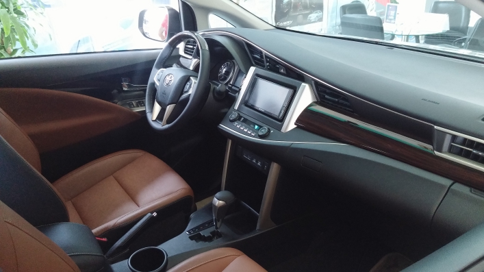 Toyota Innova 2.0V