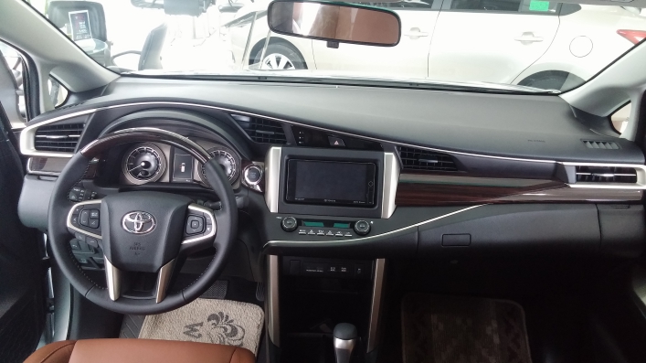 Toyota Innova 2.0V