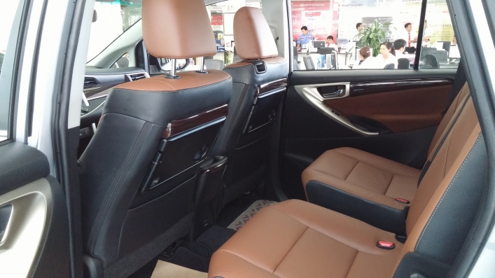 Toyota Innova 2.0V