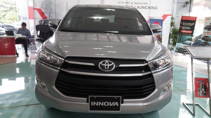 Toyota Innova 2.0V