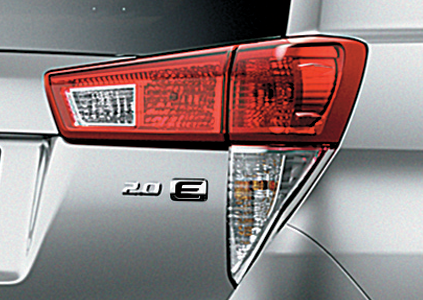 Toyota Innova 2.0V